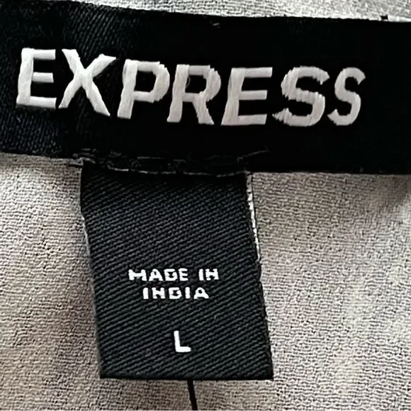 NWT EXPRESS WOMEN’s top, blouse, short sleeve with lots of ruffles, size Large - Picture 7 of 9